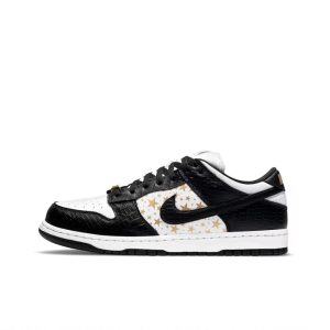 Nike Dunk SB Low (Hyper Black Stars)