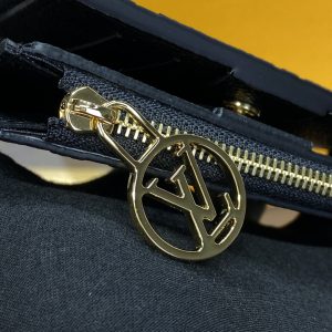 Louis Vuitton Lisa Wallet M83587