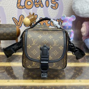 Louis Vuitton Quest Messenger M46973
