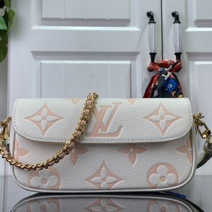 Louis Vuitton Wallet on Chain Ivy M83026