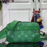 Louis Vuitton Alpha Wearable Wallet M30997