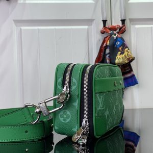 Louis Vuitton Alpha Wearable Wallet M30997