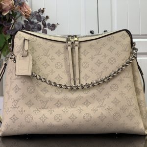 Louis Vuitton Hand It All MM M24132