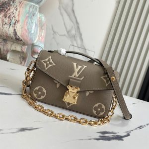 Louis Vuitton Pochette Métis East West M23081