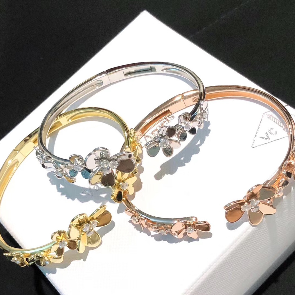 Van Cleef Arpels Bracelet Clover Jewelry product image