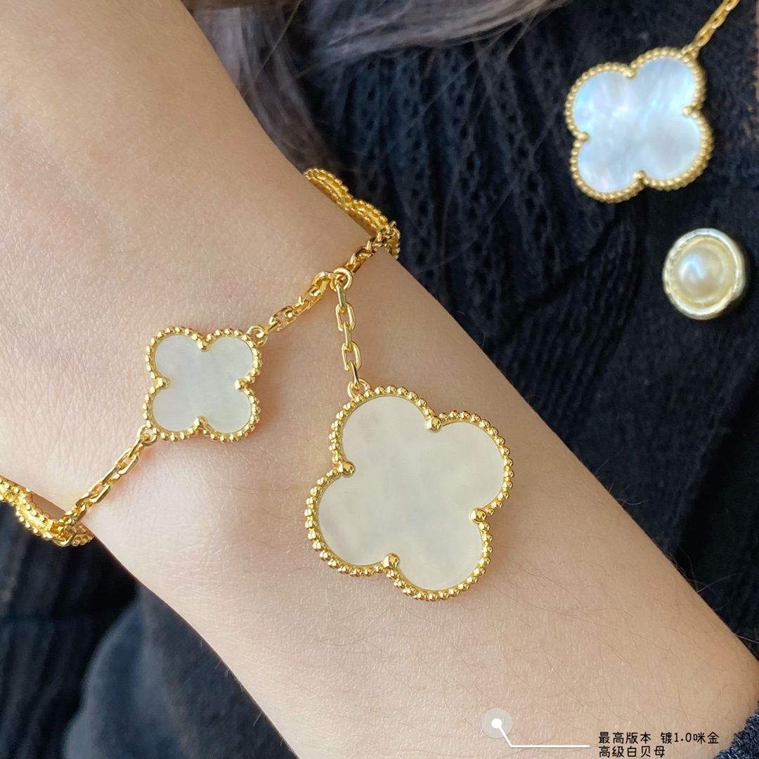 Van Cleef & Arpels Bracelet - available at shoes886.com