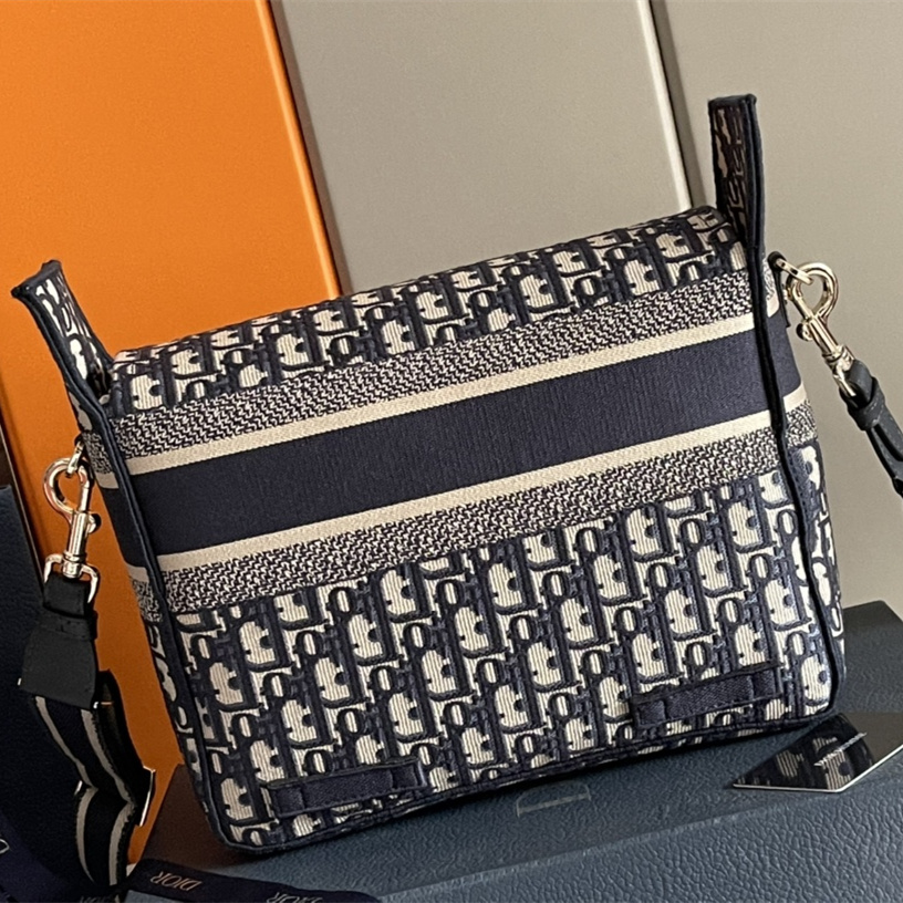 Dior Camp Messenger Bag M1241ORIW_M928 side and strap view