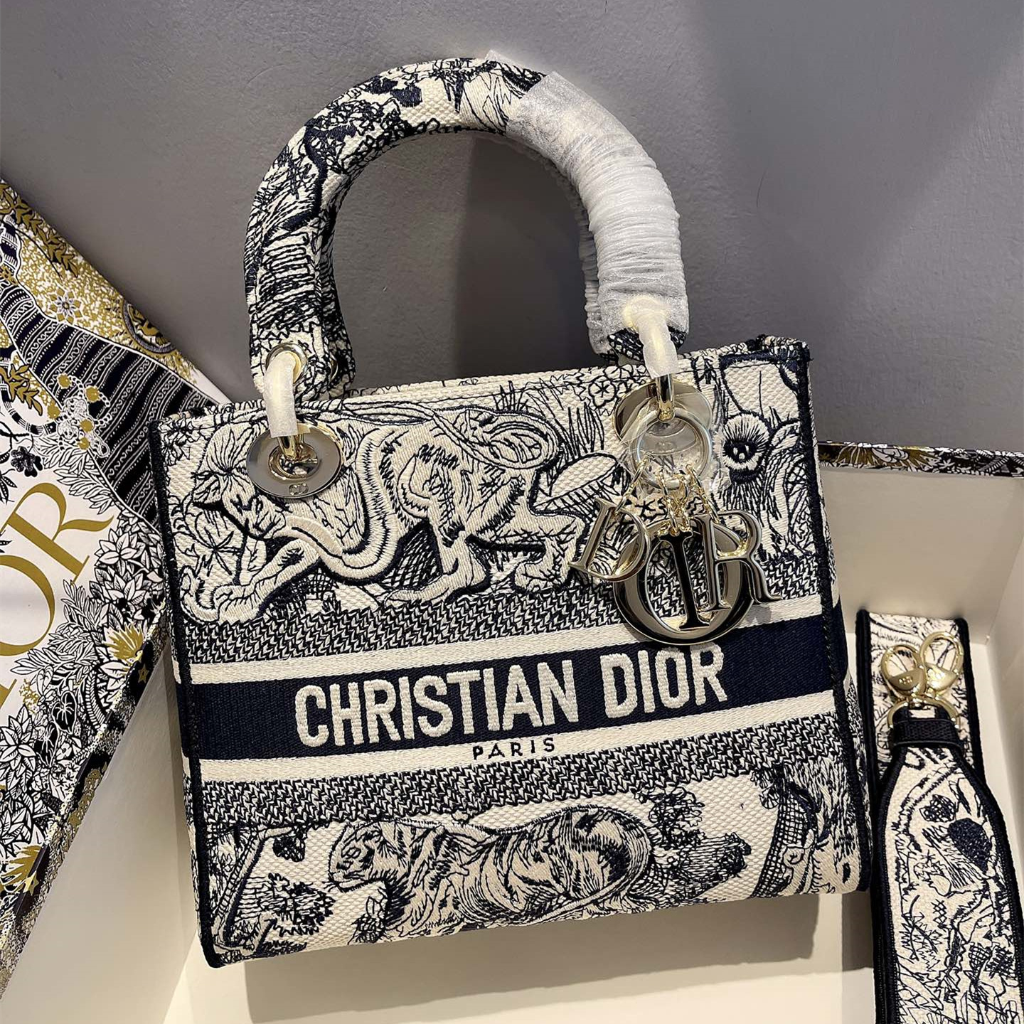 Dior Lady D-Lite Bag M0565 variant