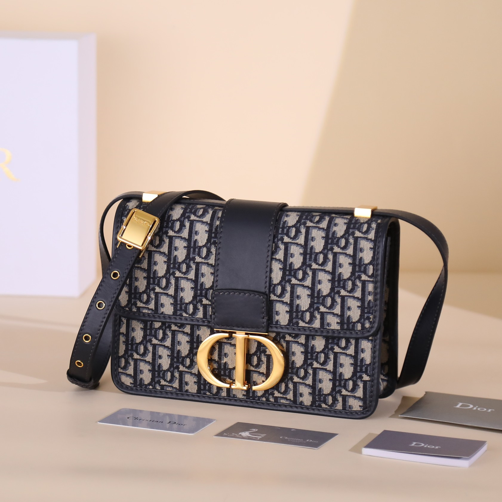 Dior 30 Montaigne Bag Oblique M9203 – available at shoes886.com