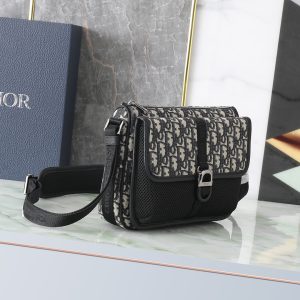 Dior 8 Bag With Strap Oblique 1EIPO302YKY