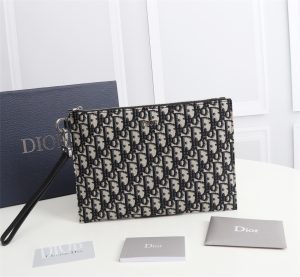 Read more about the article Dior CD Diamond 2OBCA225 Review 2026: Sizing, Comfort, and Buying Guide