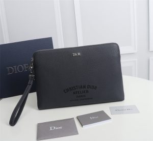 Read more about the article Dior Clutch Pairs 2PUCA251YZS Review 2026: Sizing, Comfort, and Buying Guide
