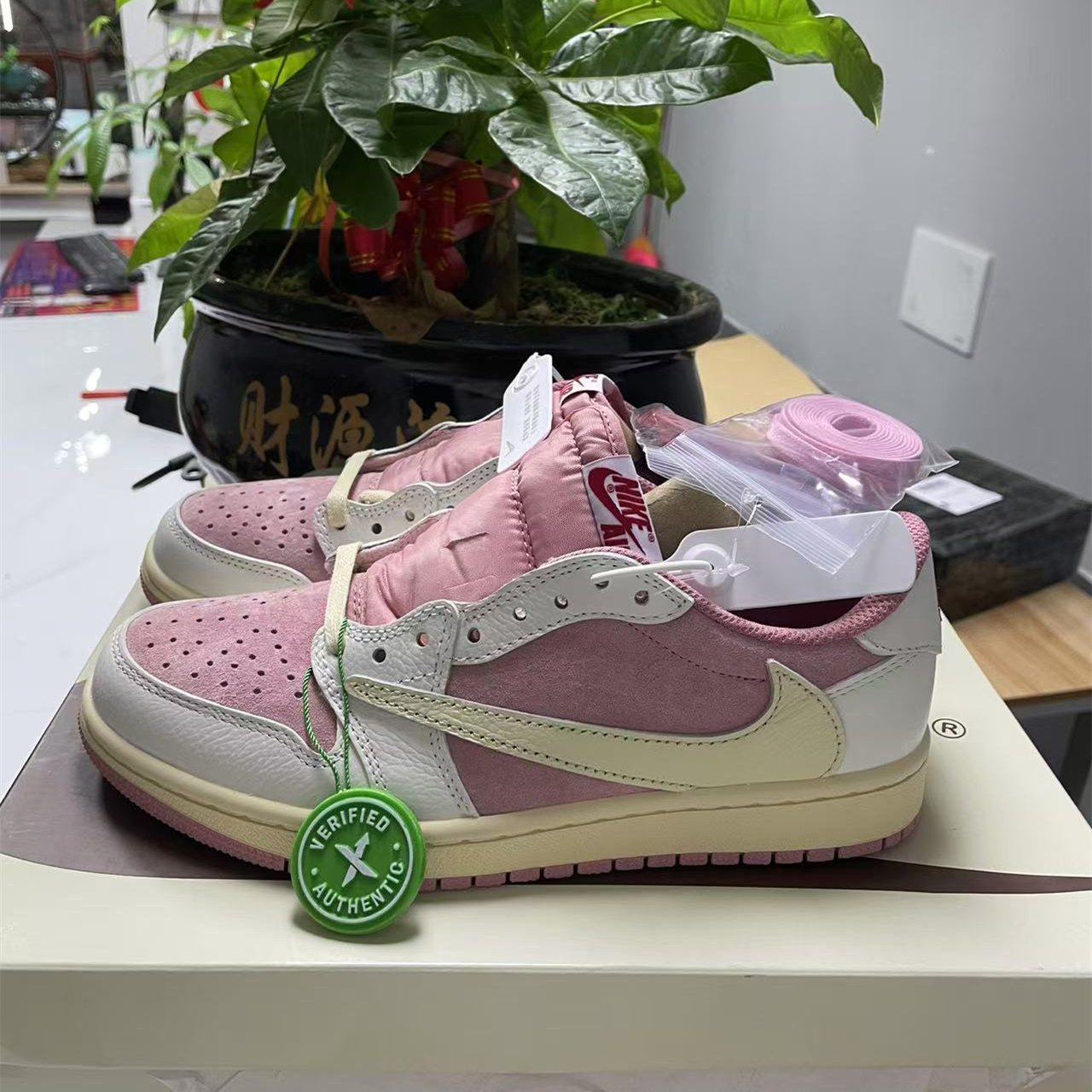 Travis Scott x Air Jordan 1 Low Shy Pink