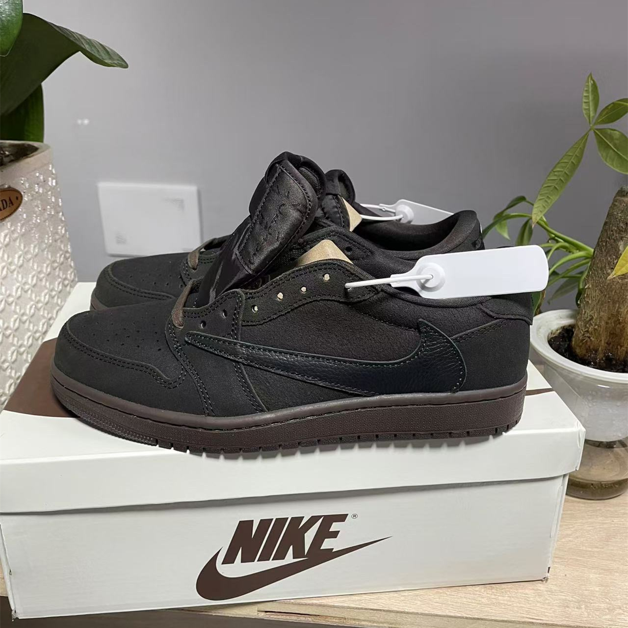 Air Jordan 1 Retro Low Travis Scott Velvet Brown